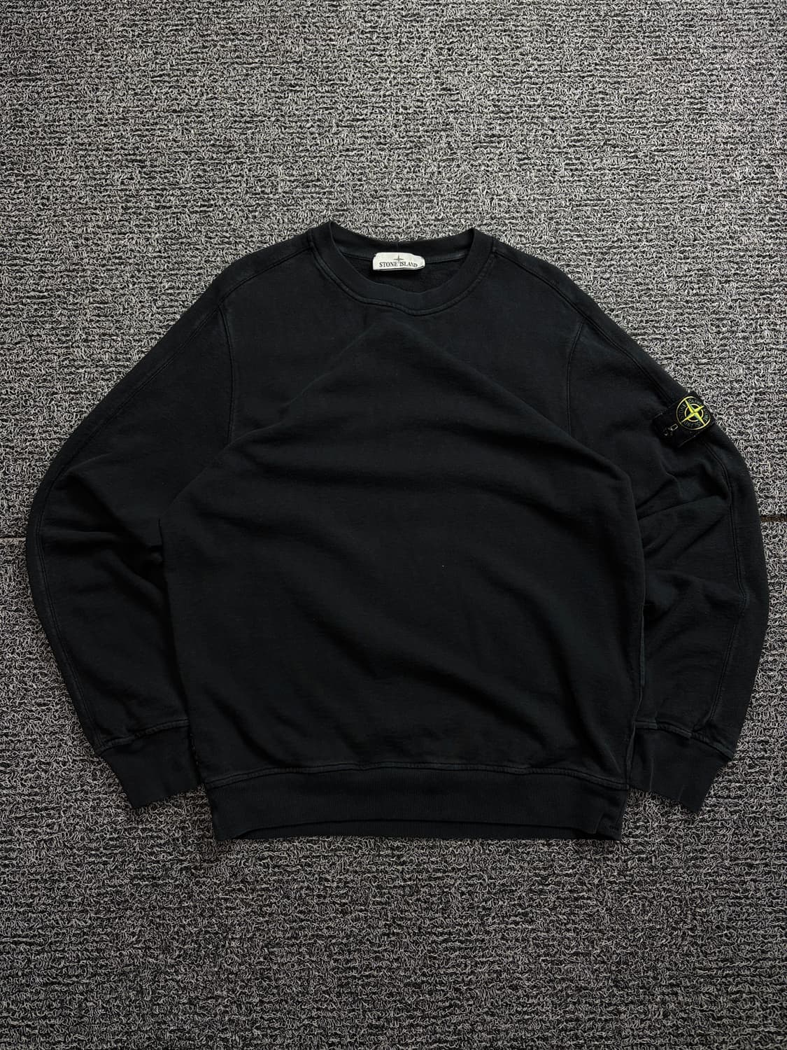 스톤아일랜드 와펜 블랙 가먼트 다이드 스웻 셔츠 1847 상품이미지2