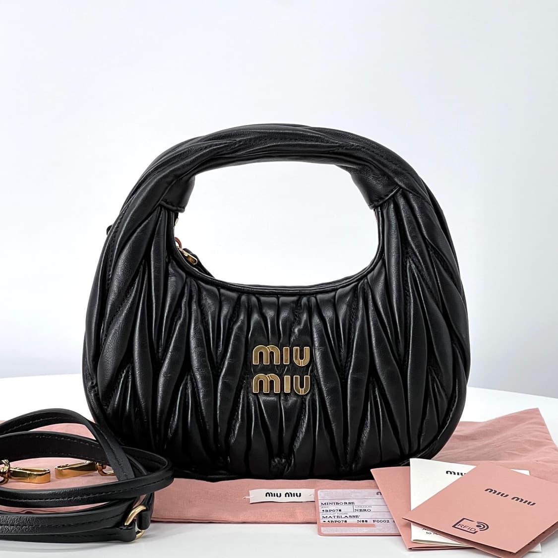 미우미우 완더 마테라쎄 여성 호보백 블랙 (5BP078) 상품이미지2