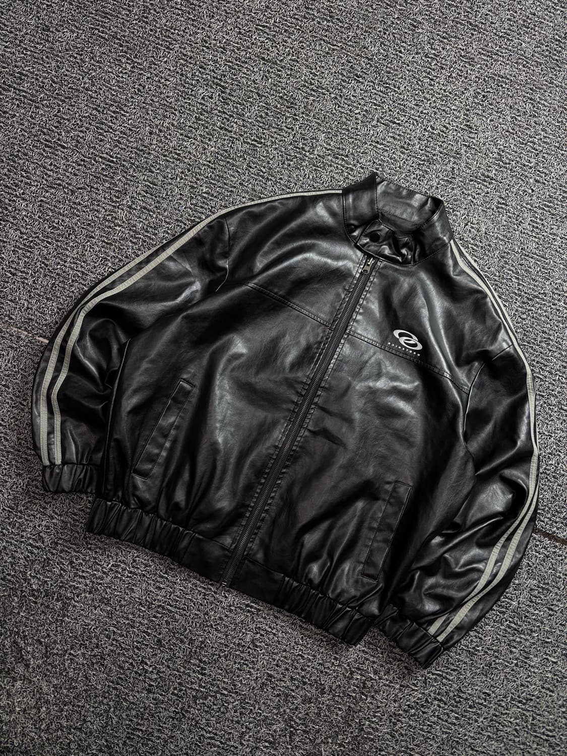 RAINSTORM 사이드라인 비건 레더 봄버 자켓 2250 상품이미지1