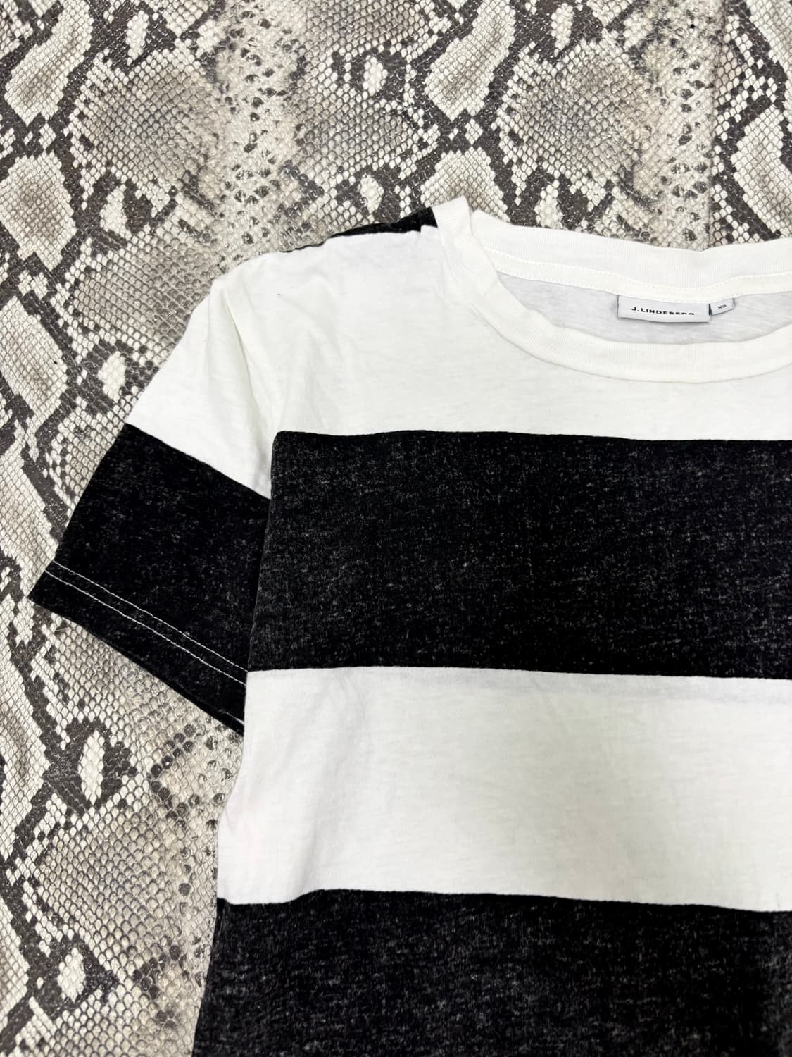 “Vintage” Y2K Stripe Tee Size  어깨/가슴/기장/ 상품이미지3