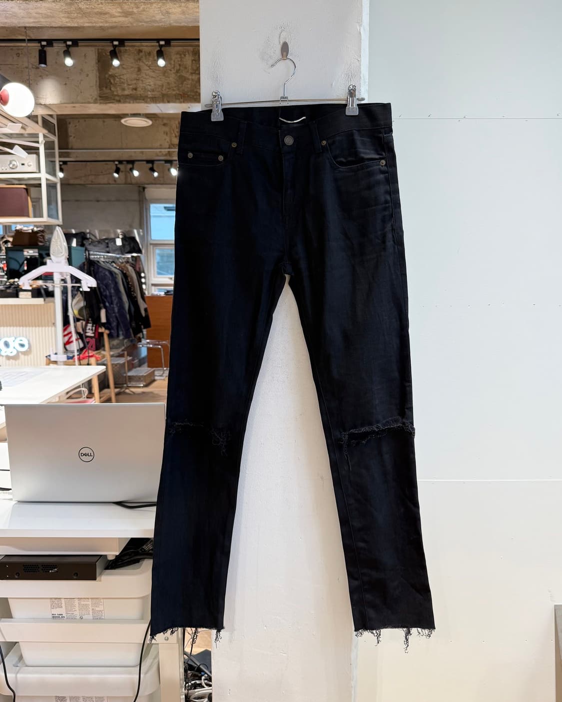 생로랑 블랙 데님 디스진 팬츠  상품이미지2