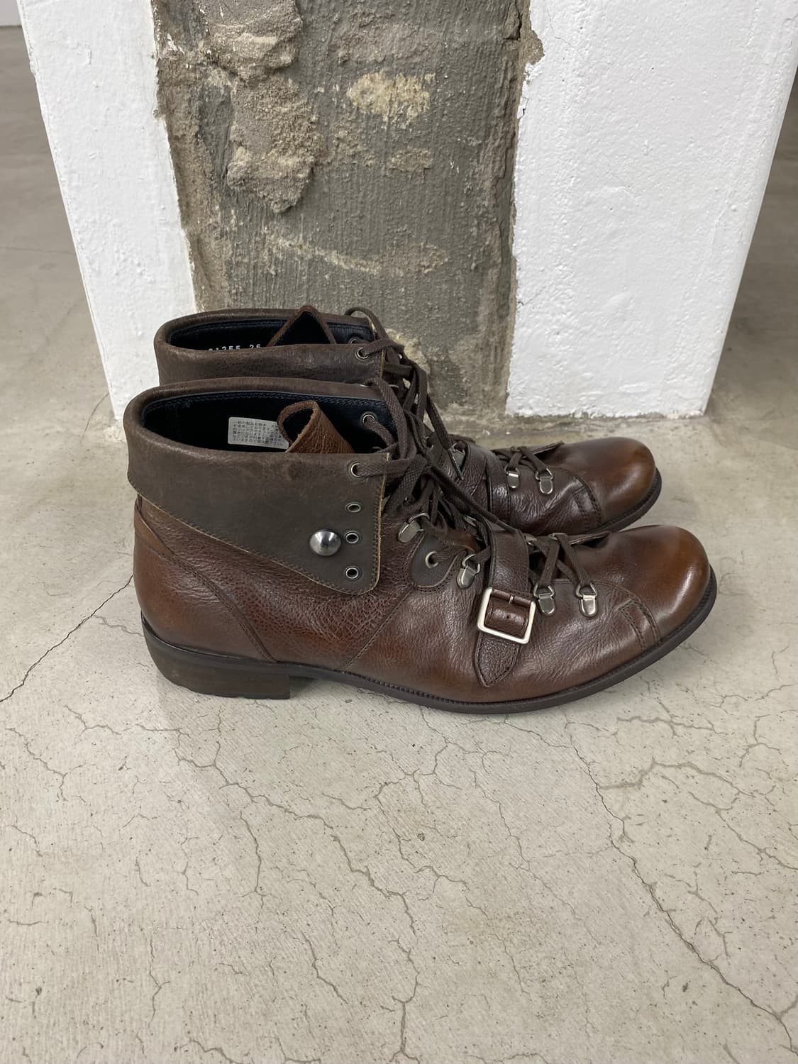 캐서린 햄넷 런던 투웨이 벨티드 레더 부츠 상품이미지7