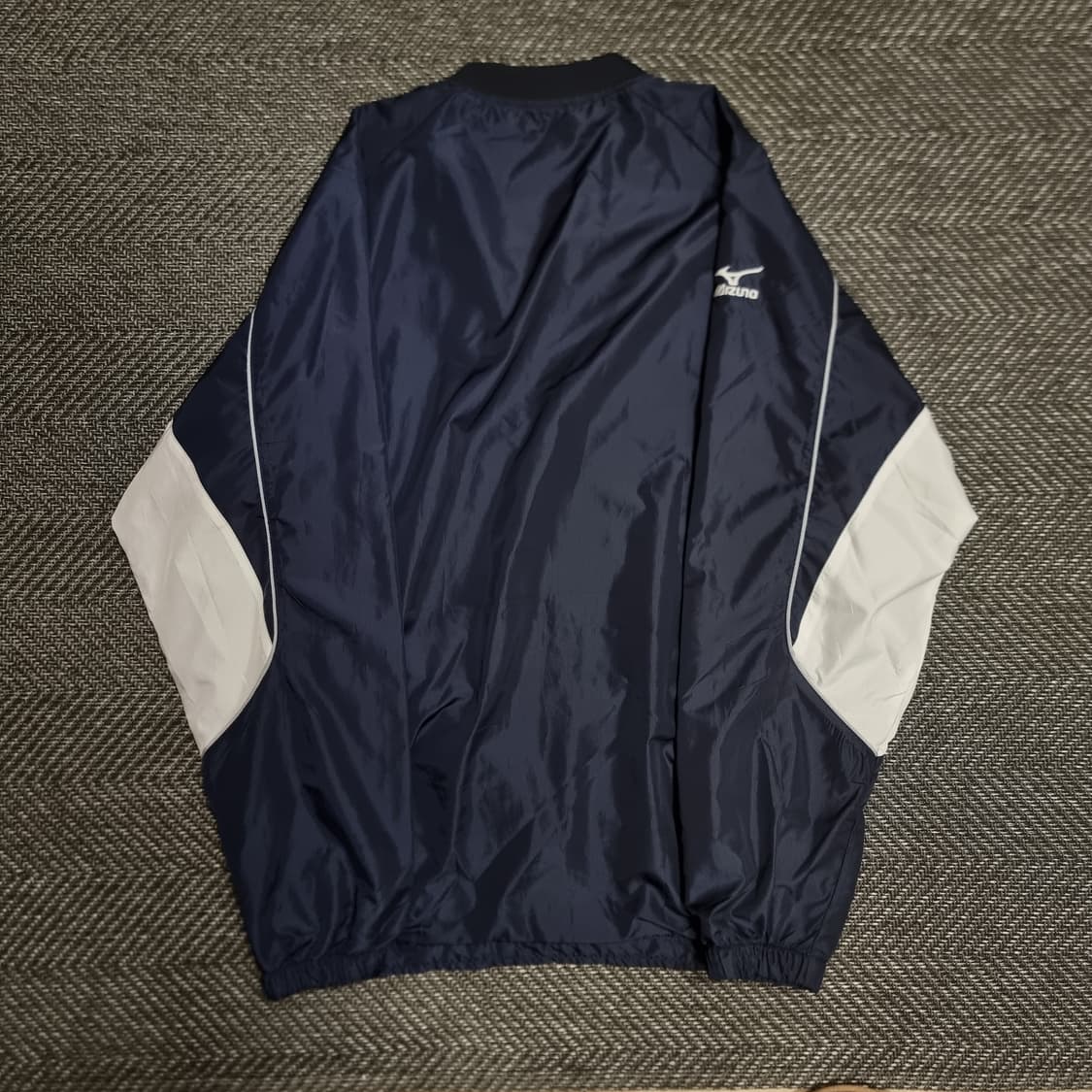 미즈노 네이비 바람막이 웜업 상품이미지2