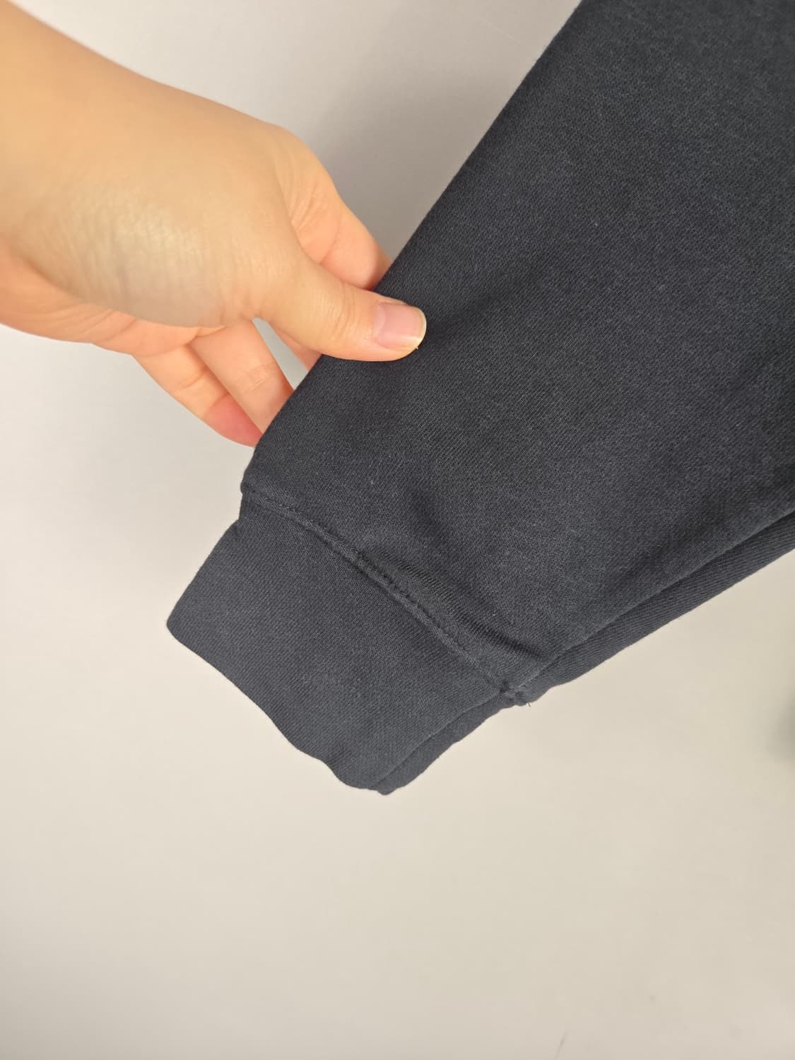 [무료배송]언더아머 L 여성 루즈핏 맨투맨 블랙에 가까운 네이비 상품이미지4