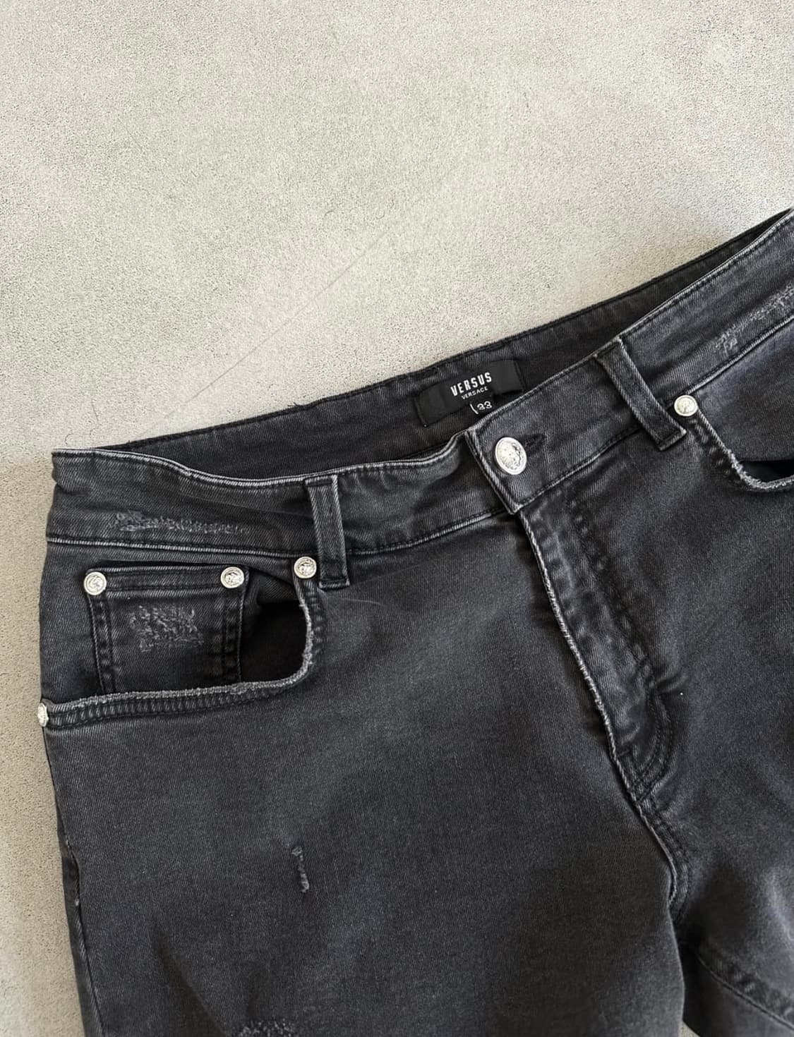 베르사체 베르수스 블랙 셔링 디스트로이드진 상품이미지3