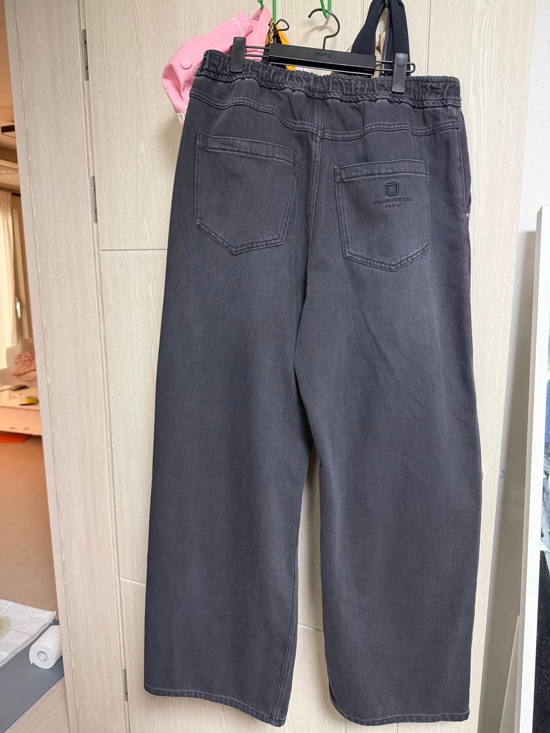 우영미25fw 밴딩 데님 블랙 48사이즈 판매합니다. 상품이미지3