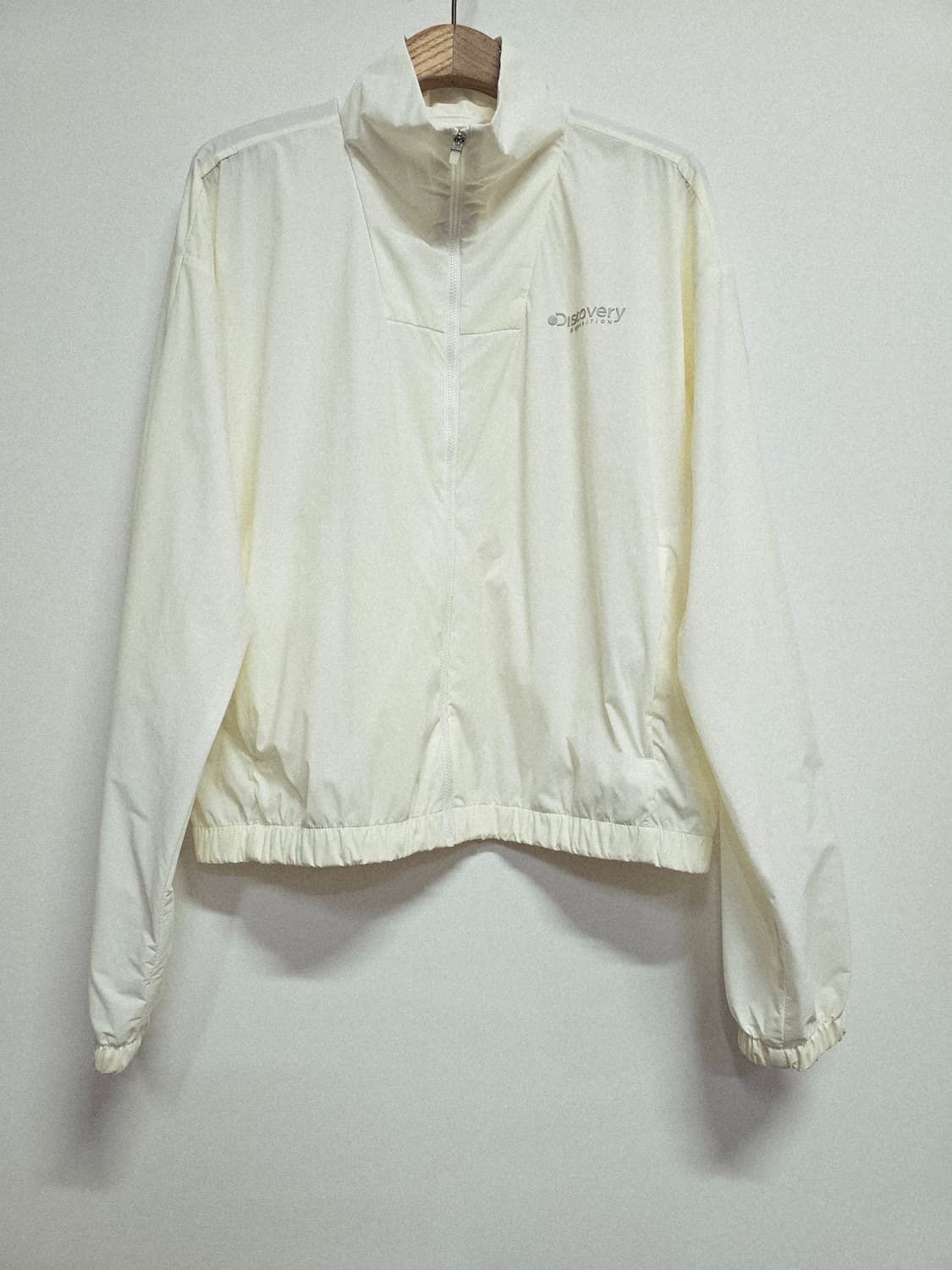 디스커버리 아이보리 크롭 바람막이95 상품이미지1