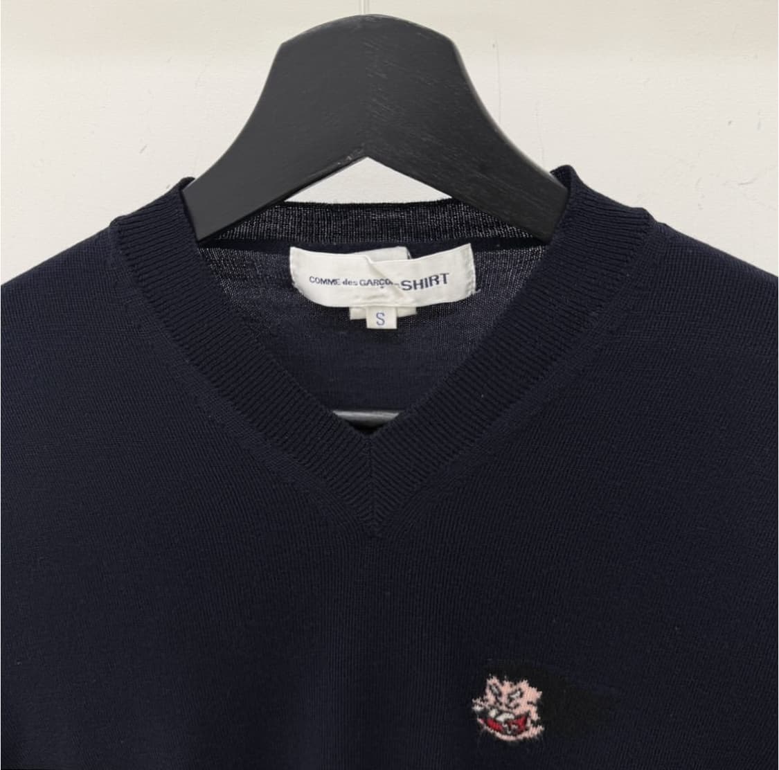 꼼데가르송 셔츠라인 그래픽 v넥 니트 상품이미지2