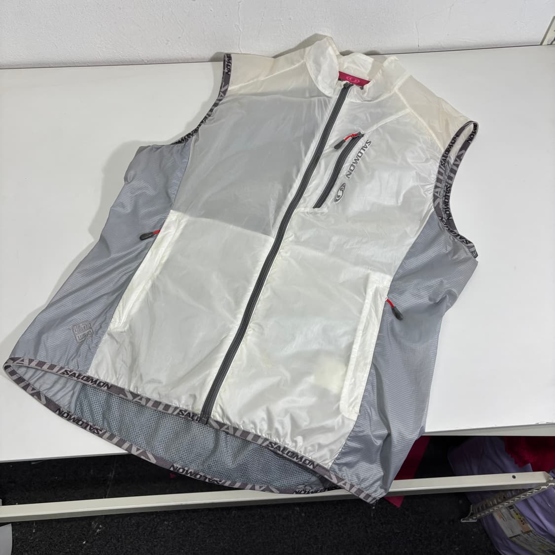 L 살로몬 화이트 경량 바람막이 조끼 상품이미지1