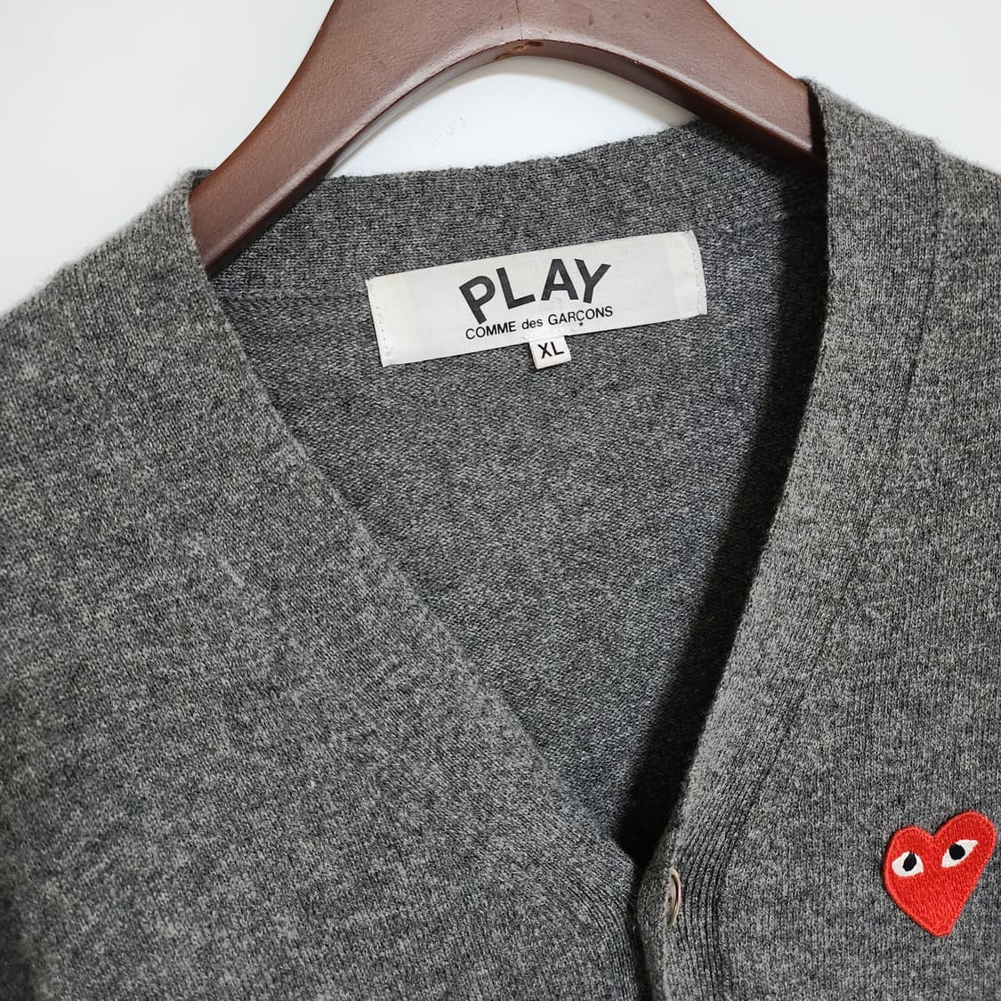 [XL] 꼼데가르송 차콜 레드와펜 남성 가디건 AZ-B008 상품이미지2
