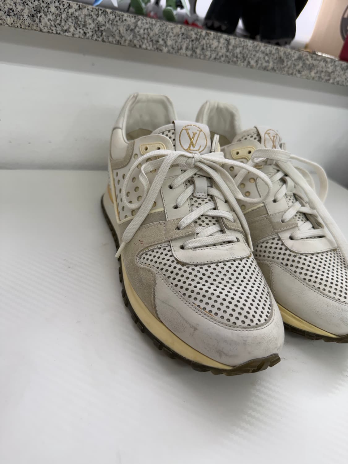 정품) 루이비통 여성 런어웨이 스니커즈 38.5 상품이미지3