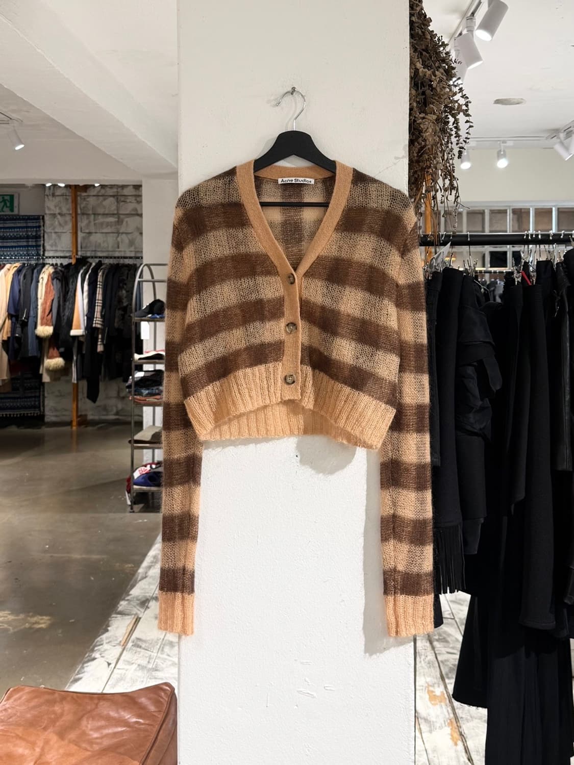 아크네스튜디오 베이지 브라운 모헤어 체크 가디건 상품이미지1