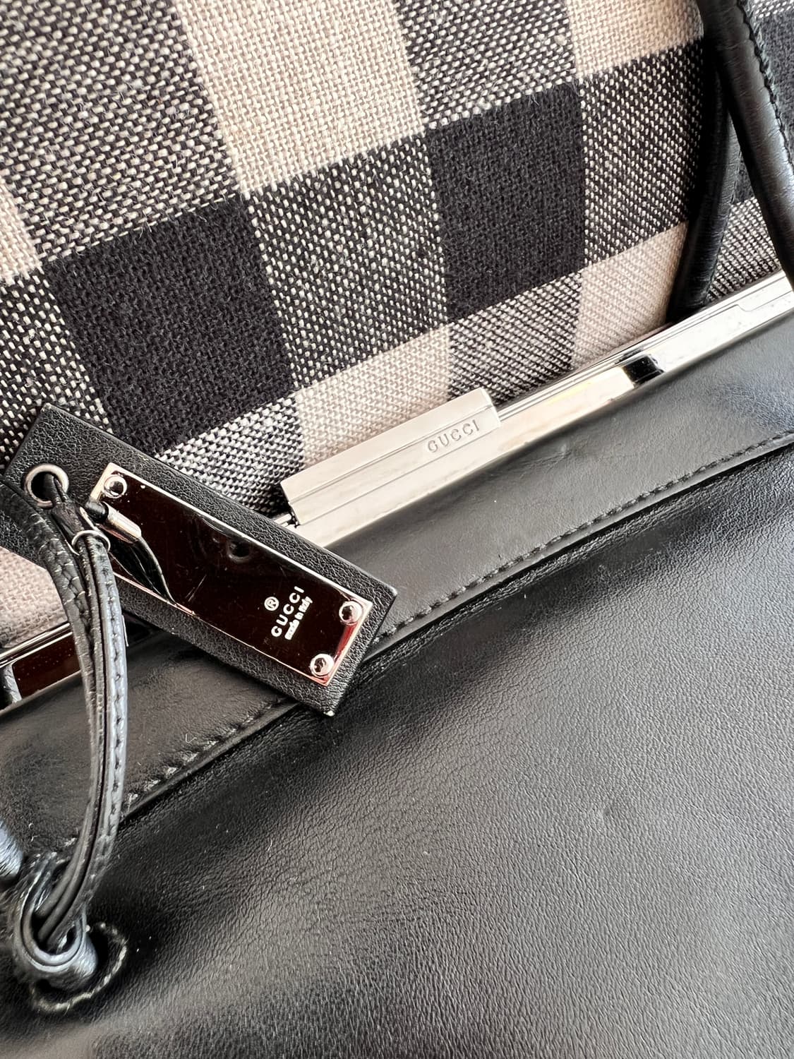 구찌 빈티지 블랙 레더 이스트웨스트 숄더백 상품이미지3