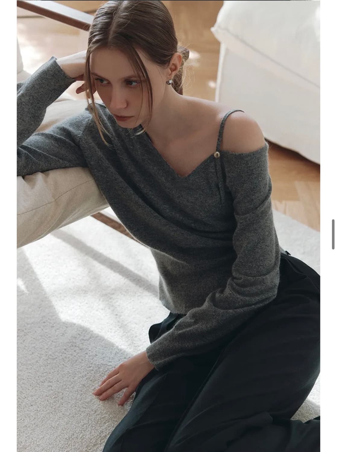 아워코모스 버튼 오프숄더 니트  상품이미지2