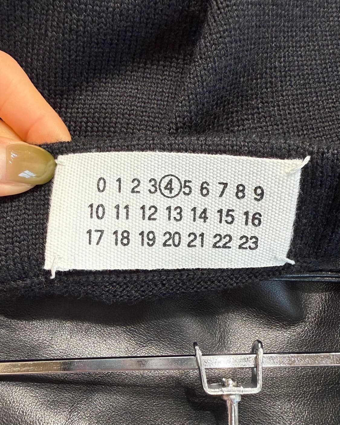 메종 마르지엘라 블랙 하프레더 미디스커트  상품이미지8