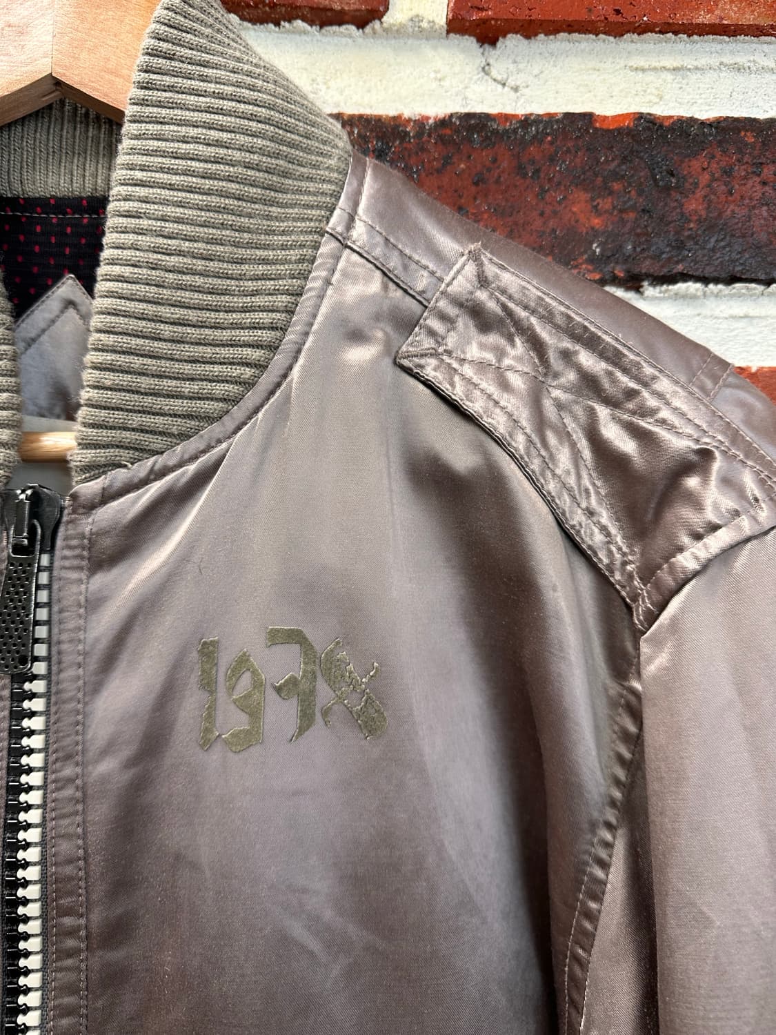 (L)90s 디젤 패치워크 유광 새틴 봄버 자켓 상품이미지6