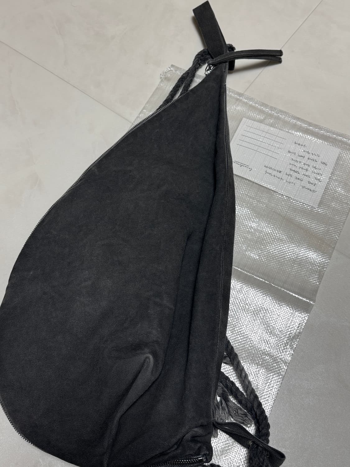 카본 다잉 바디백 OS 상품이미지3