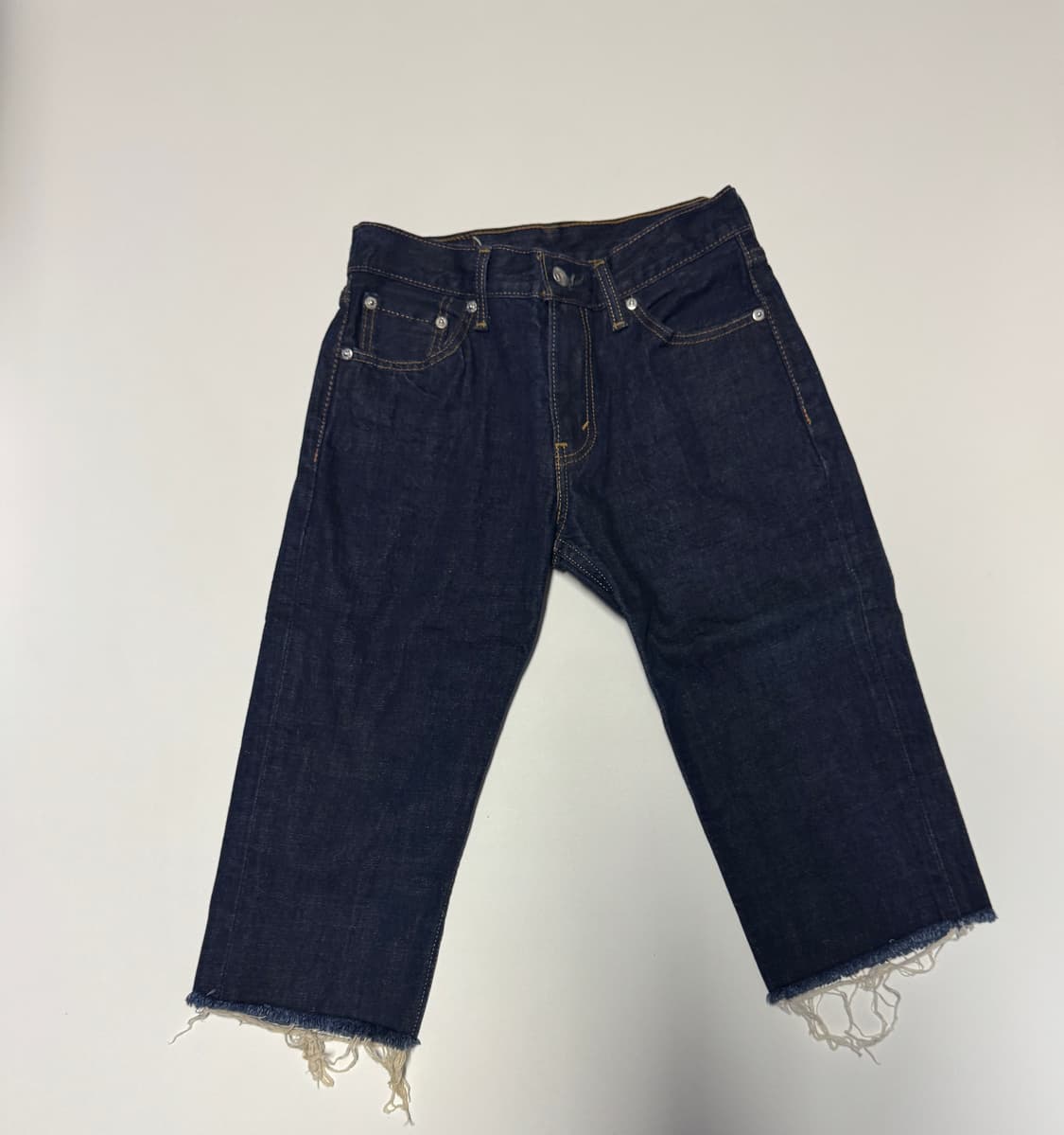 여성 리바이스 511 커스텀 밑단 데미지 6부 데님팬츠 상품이미지2