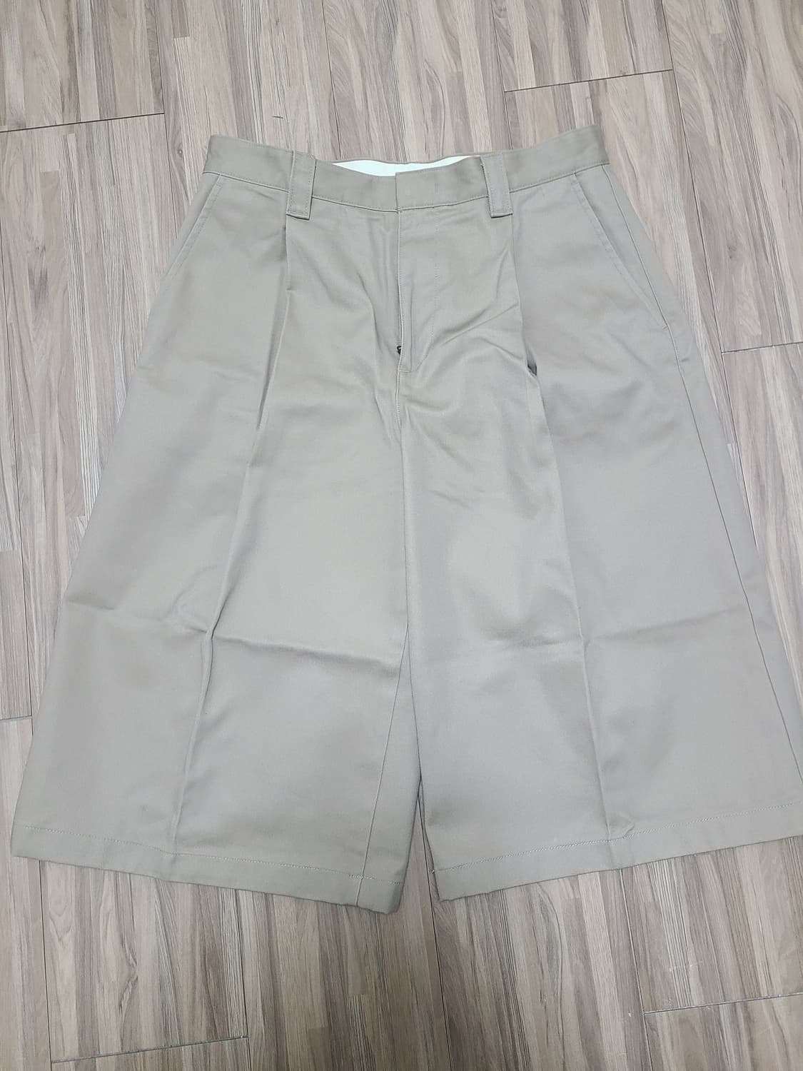 무신사스탠다드 헤비웨이트 CP 원 턱 롱 버뮤다 팬츠 [베이지] 32 상품이미지5