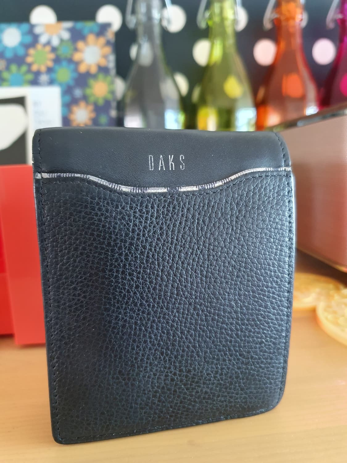 닥스 블랙 가죽 반지갑 상품이미지1