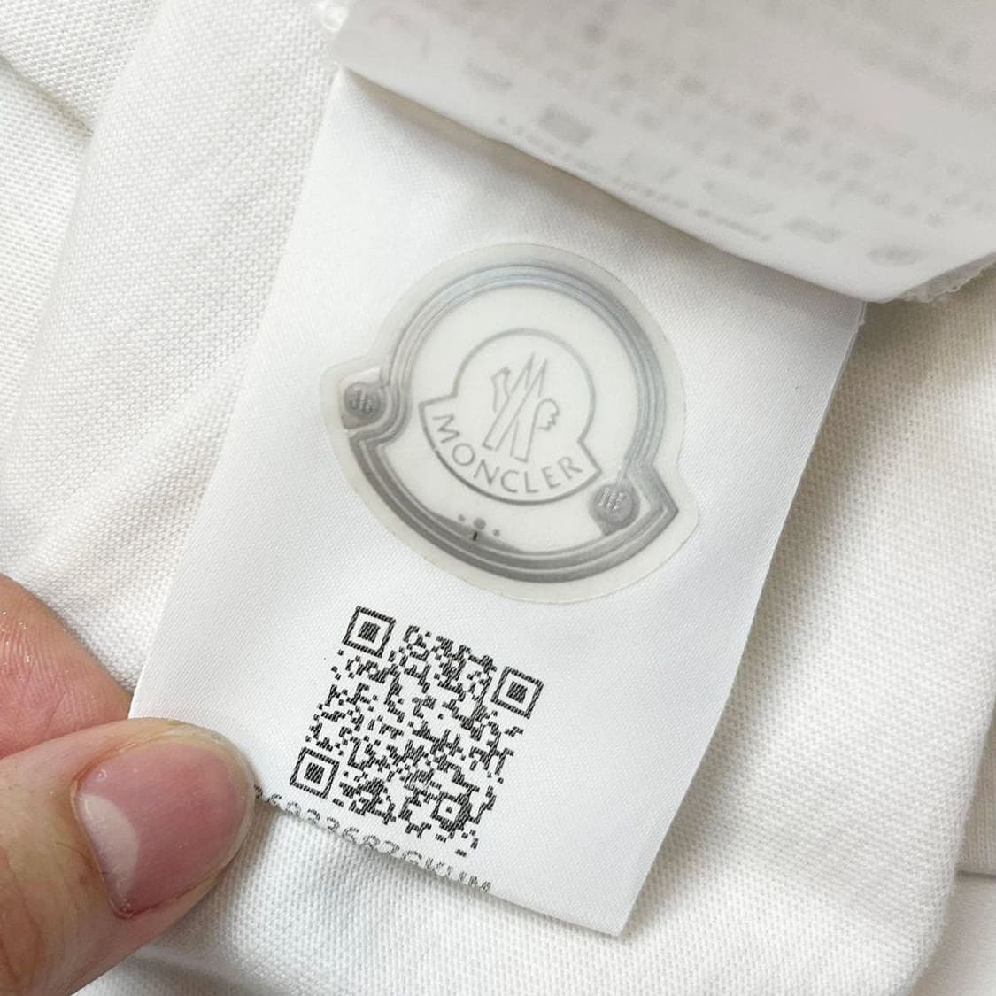 몽클레어 Moncler 스펠 패치드 반팔 티셔츠 PR2068 상품이미지4