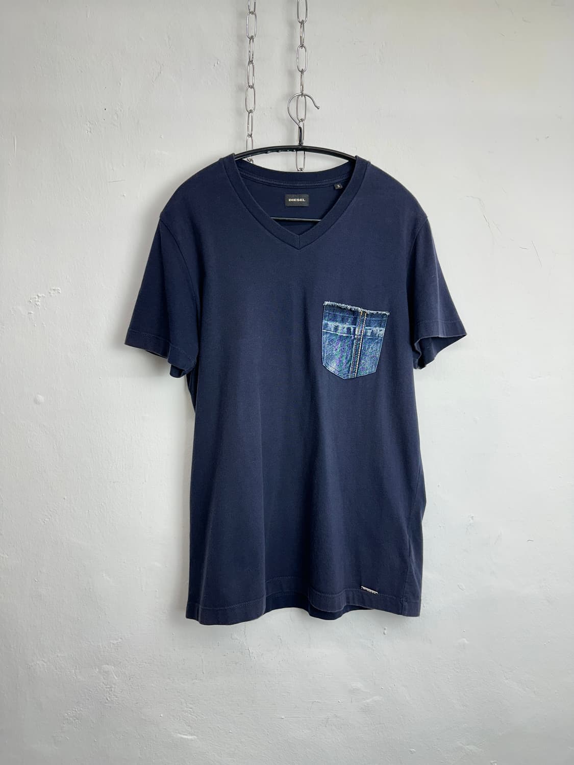Diesel Metal Logo V-Neck T-Shirt 상품이미지3