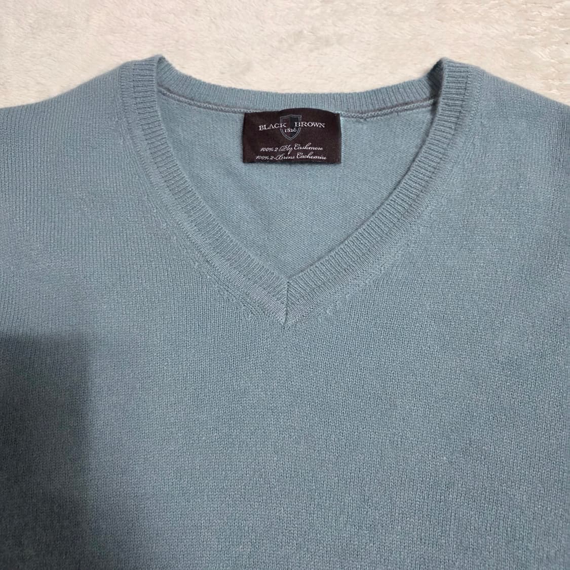 (L)블랙브라운 V넥 캐시미어 100% 니트 상품이미지2
