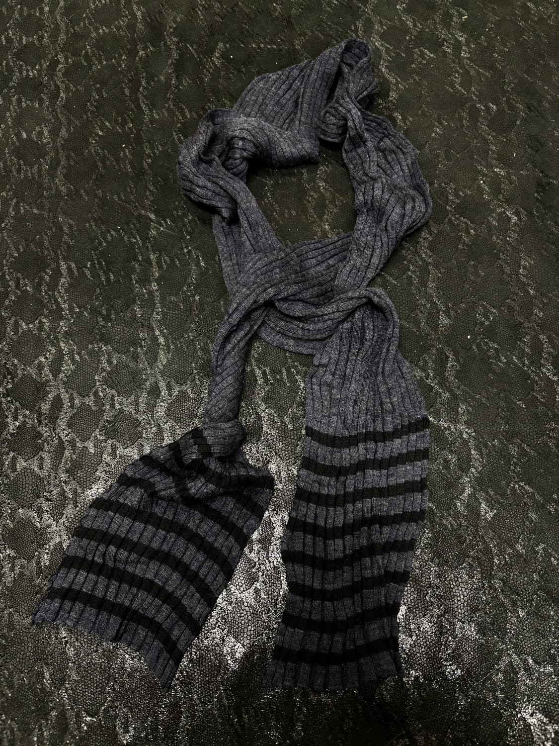 Stripe Detail Scarf 상품이미지1
