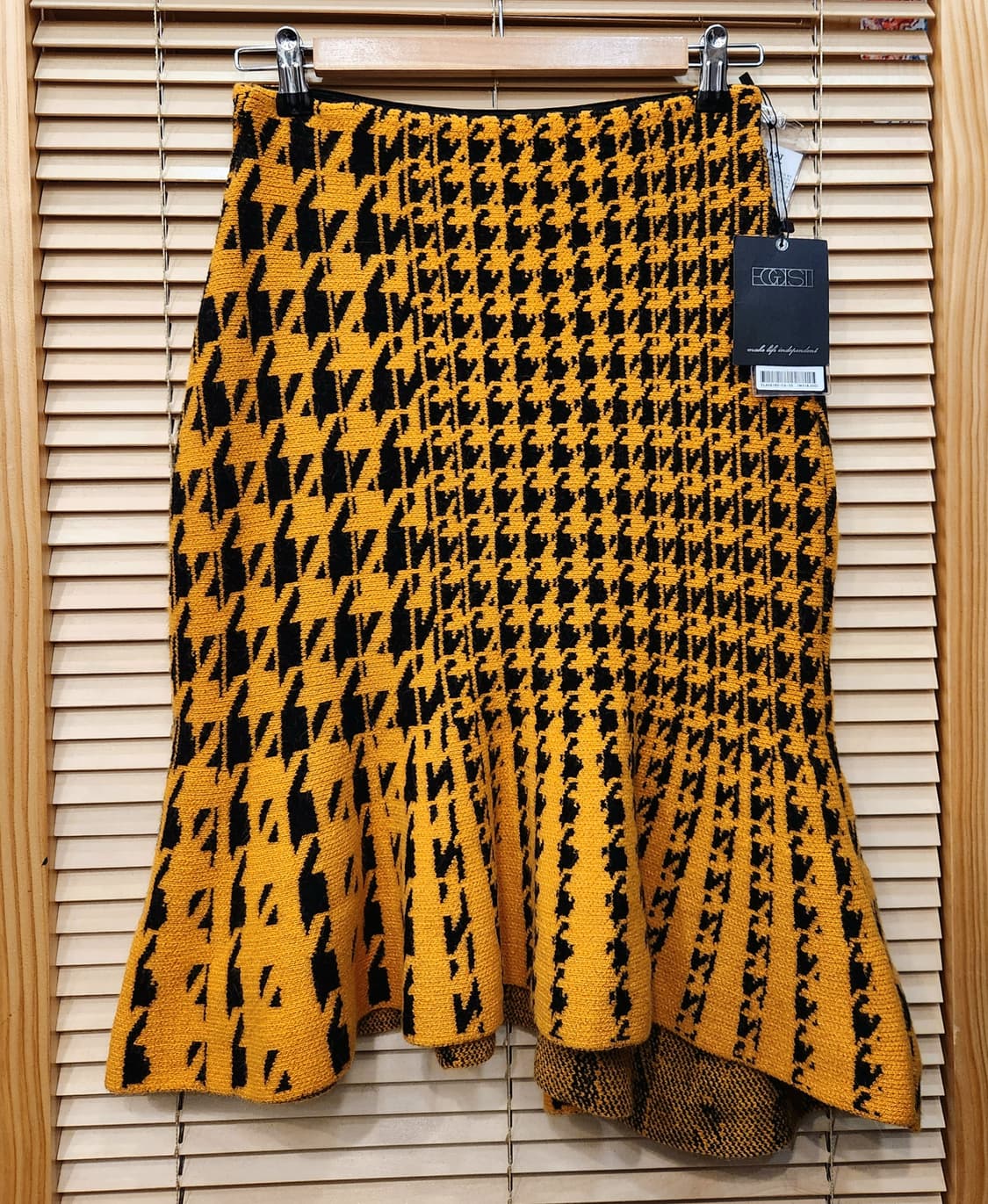 (새상품)에고이스트 밑단프릴 패턴 니트스커트55 상품이미지1