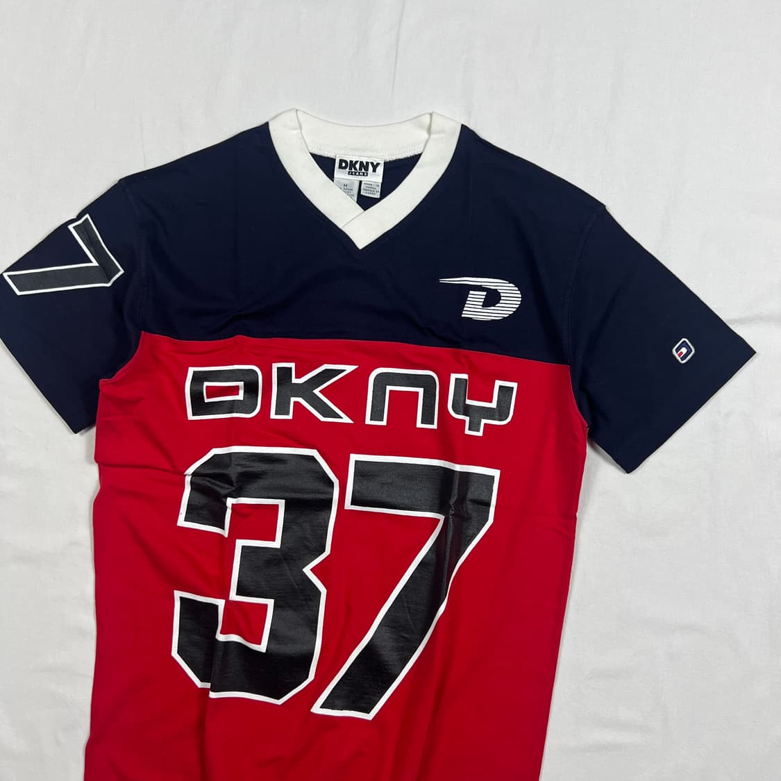 90’s 도나카란뉴욕 디케이앤와이 dkny 스펠아웃 반팔티 상품이미지2