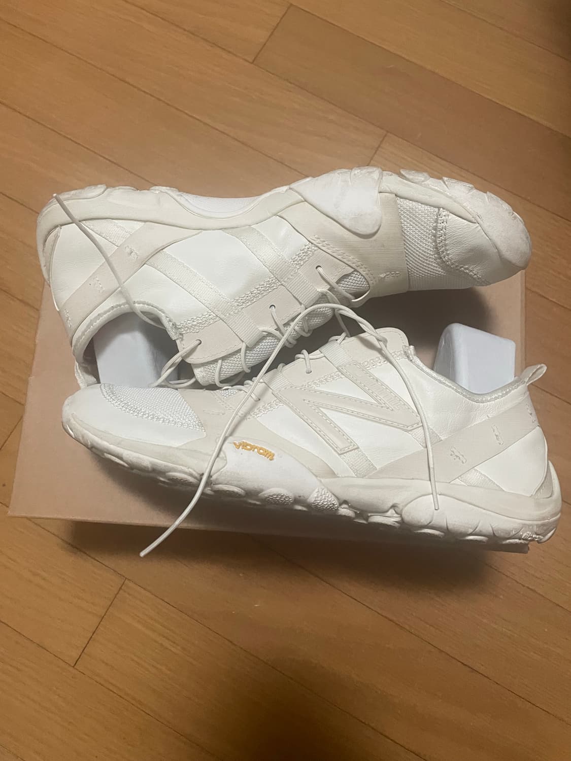 275) 이세이미야케 뉴발란스 MT10O 화이트 상품이미지3