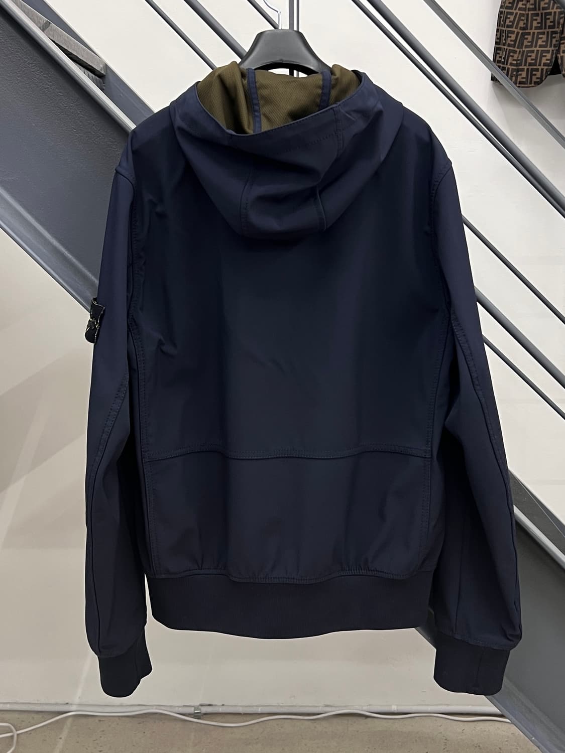 스톤아일랜드 와펜 소프트쉘 후드 자켓 상품이미지4