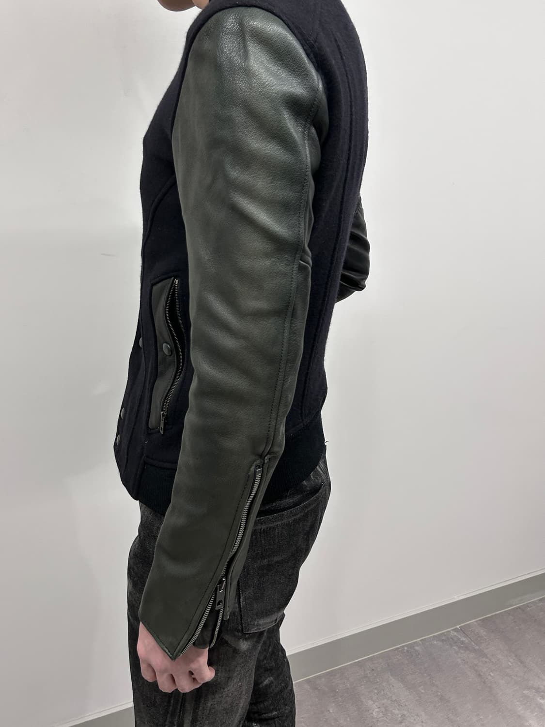 타임 옴므 레더 슬리브 바시티 자켓 상품이미지3