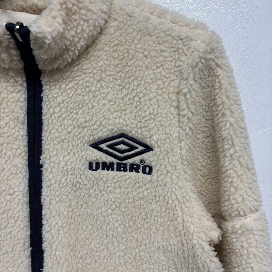 엄브로 빅로고 리버서블 플리스 상품이미지3