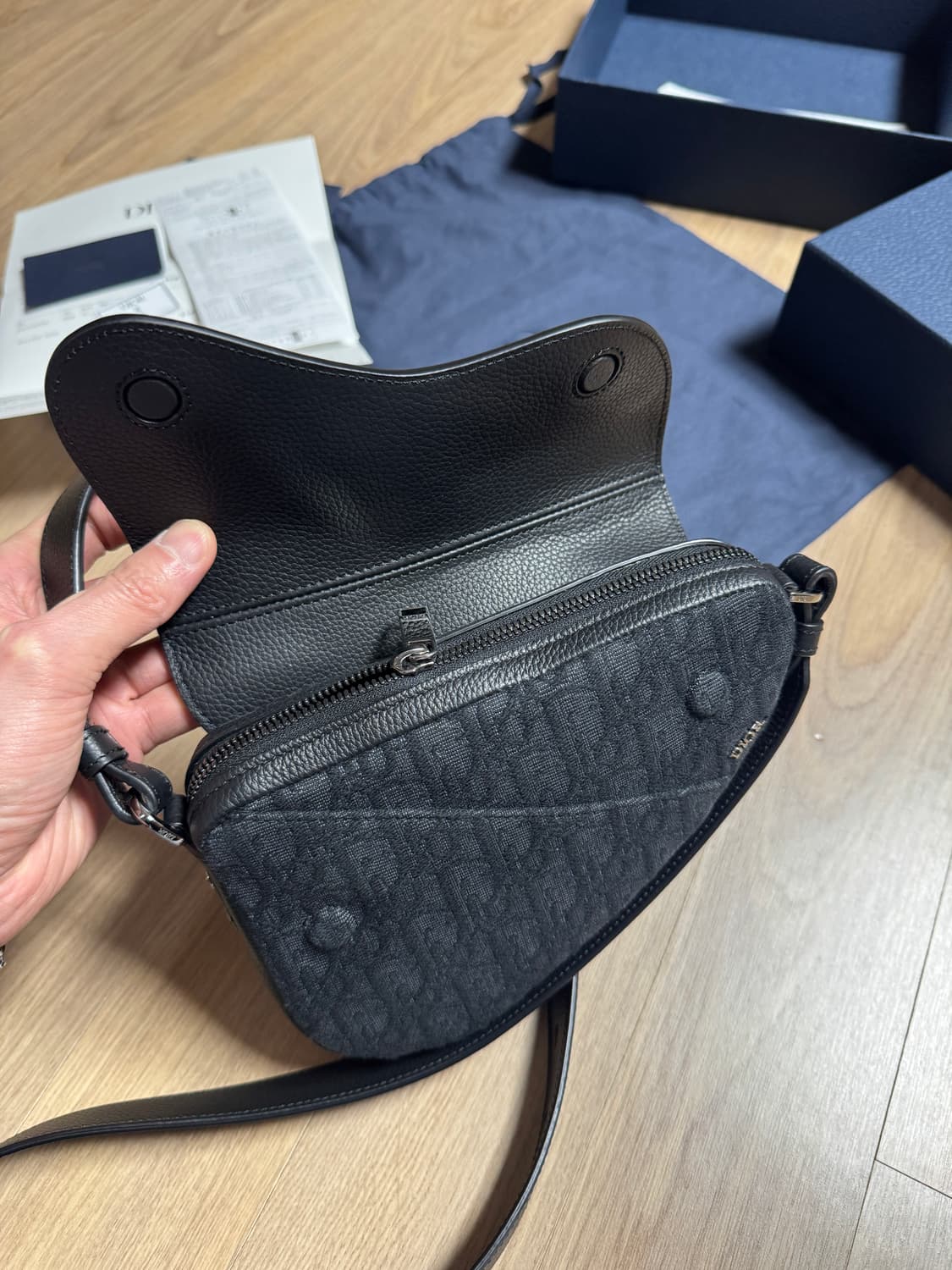 디올 아이콘 새들 미니백 호보백 가방 판매 2ADCA543YKS 상품이미지4