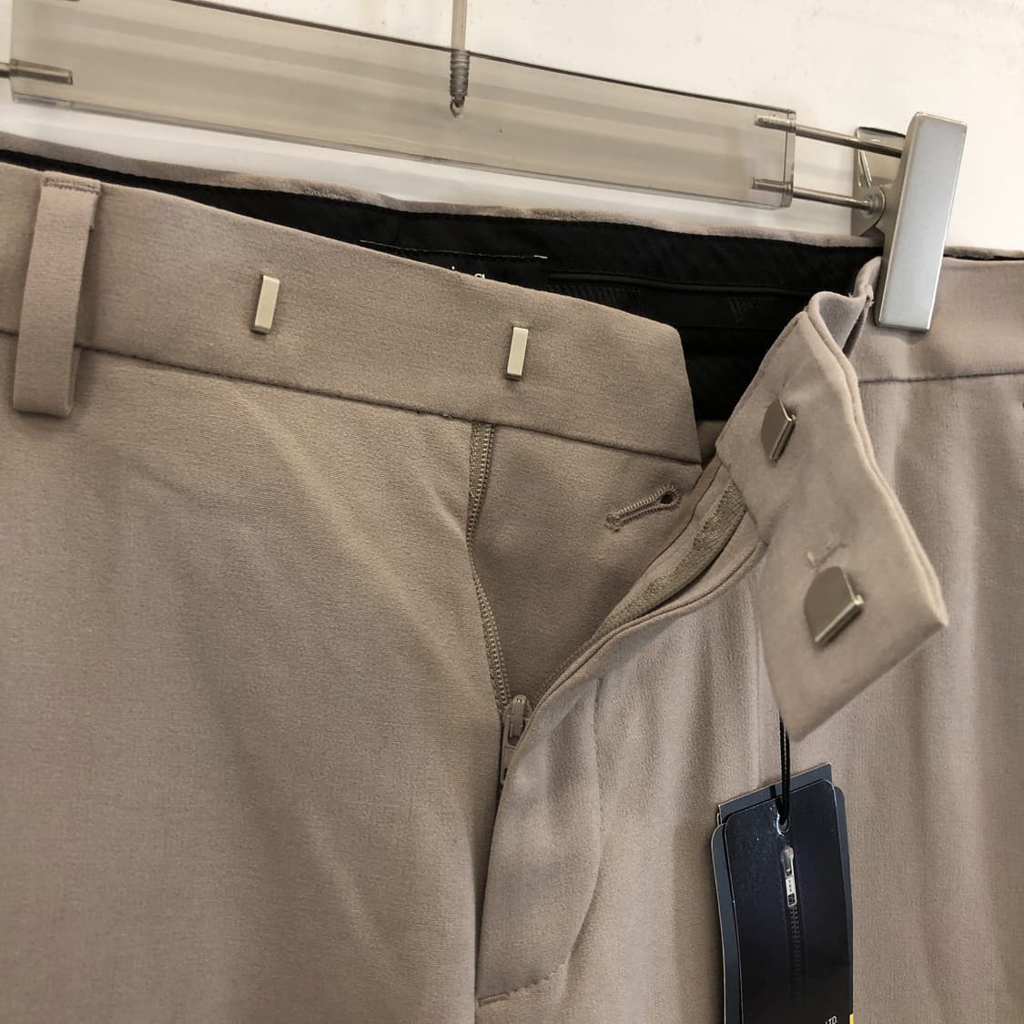 무신사스탠다드 (새상품) 테이퍼드 슬랙스 33 인치  상품이미지3