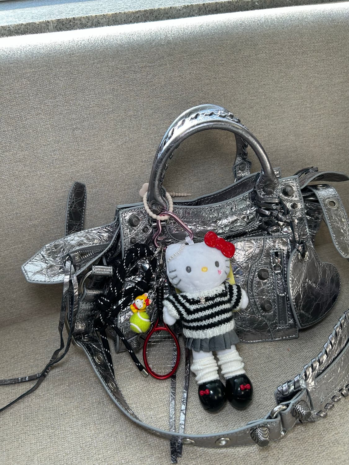 (32) 👕🖤롱다리 키티  스트라이프 니트 프레피 커스텀 키링 상품이미지6