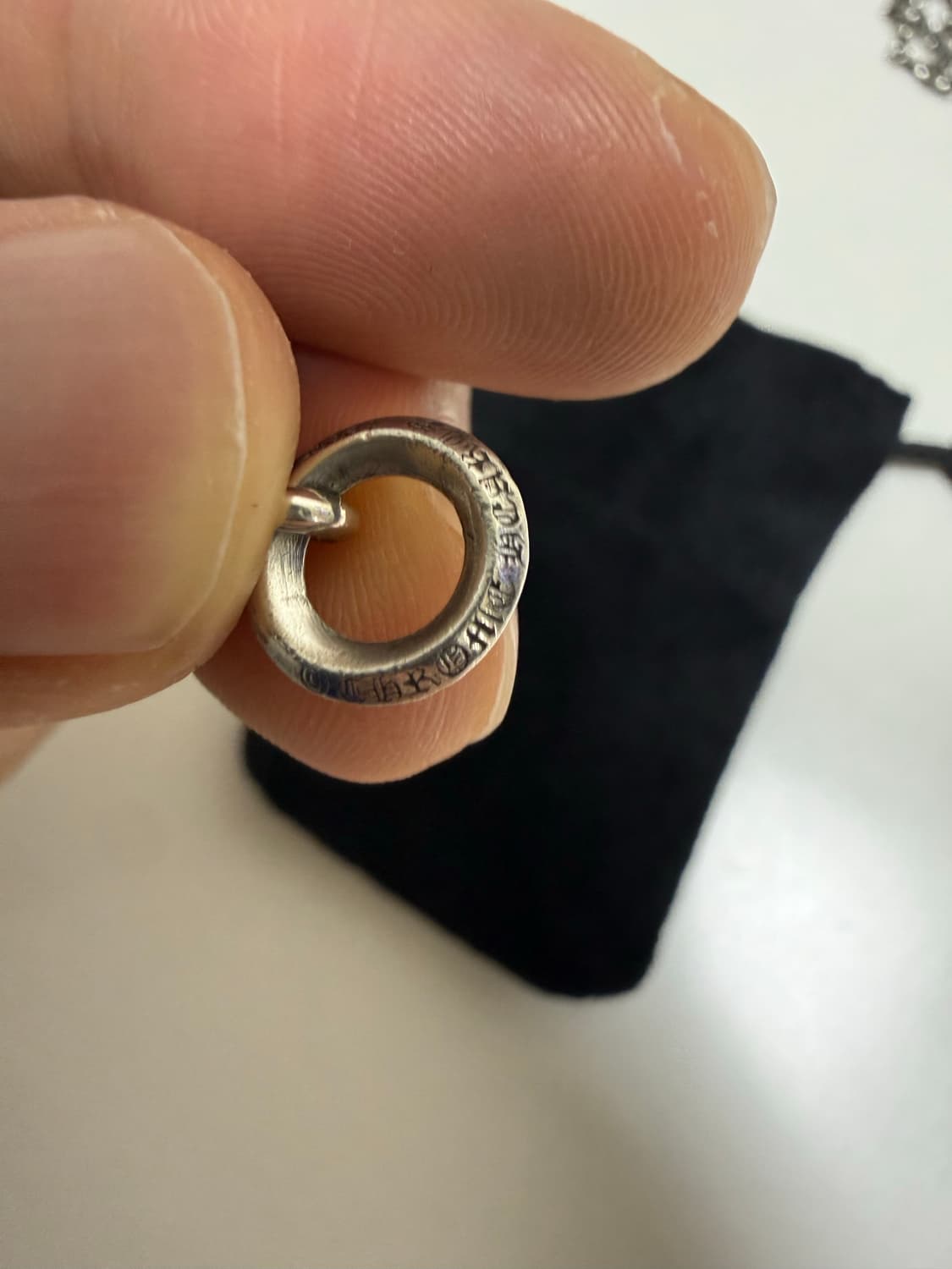 크롬하츠 신형 타이니 크로스 펜던트 상품이미지4