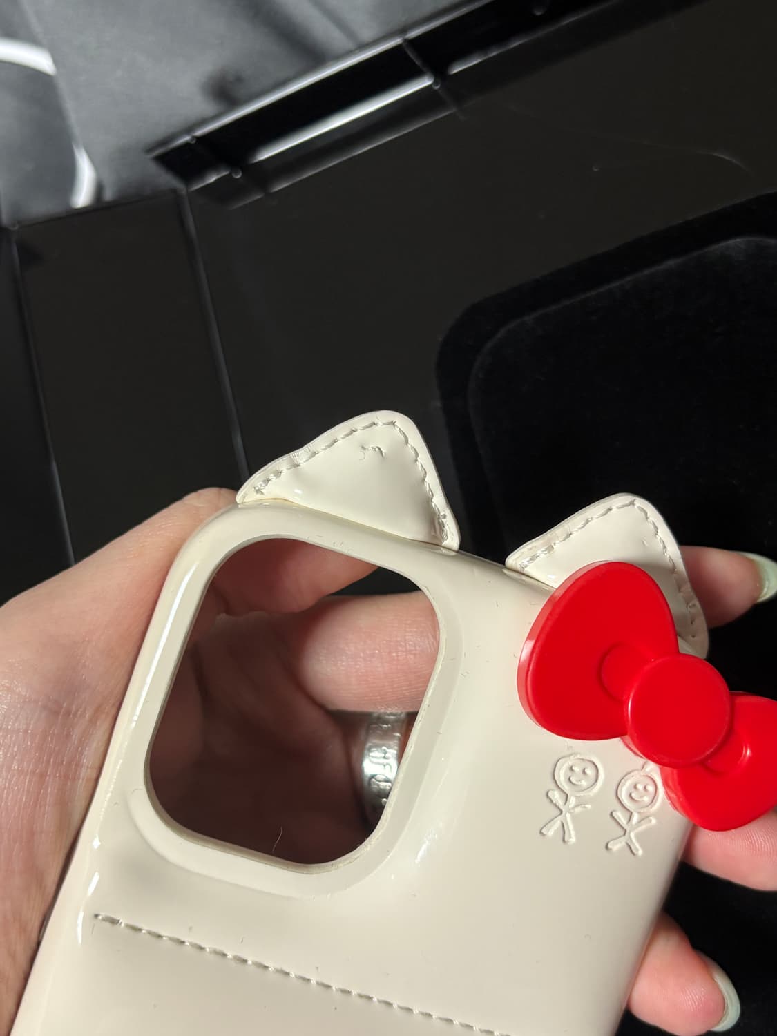 어반소피스티케이션 헬로키티 콜라보 케이스 아이폰 16 상품이미지5