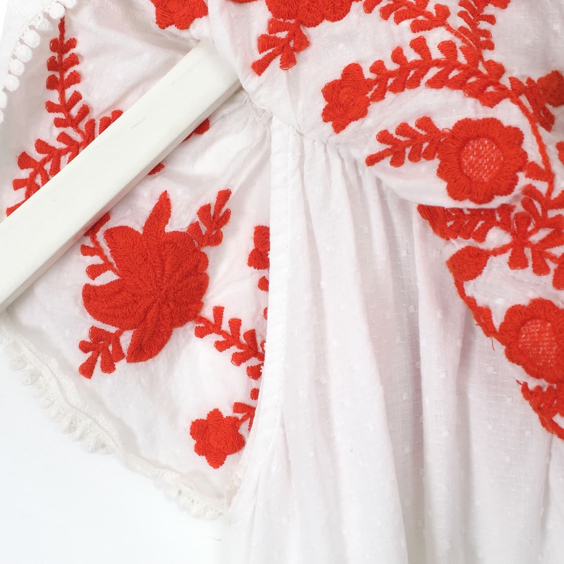 유럽 빈티지 플라워 자수 오프숄더 나시 화이트 여름 블라우스 상품이미지10