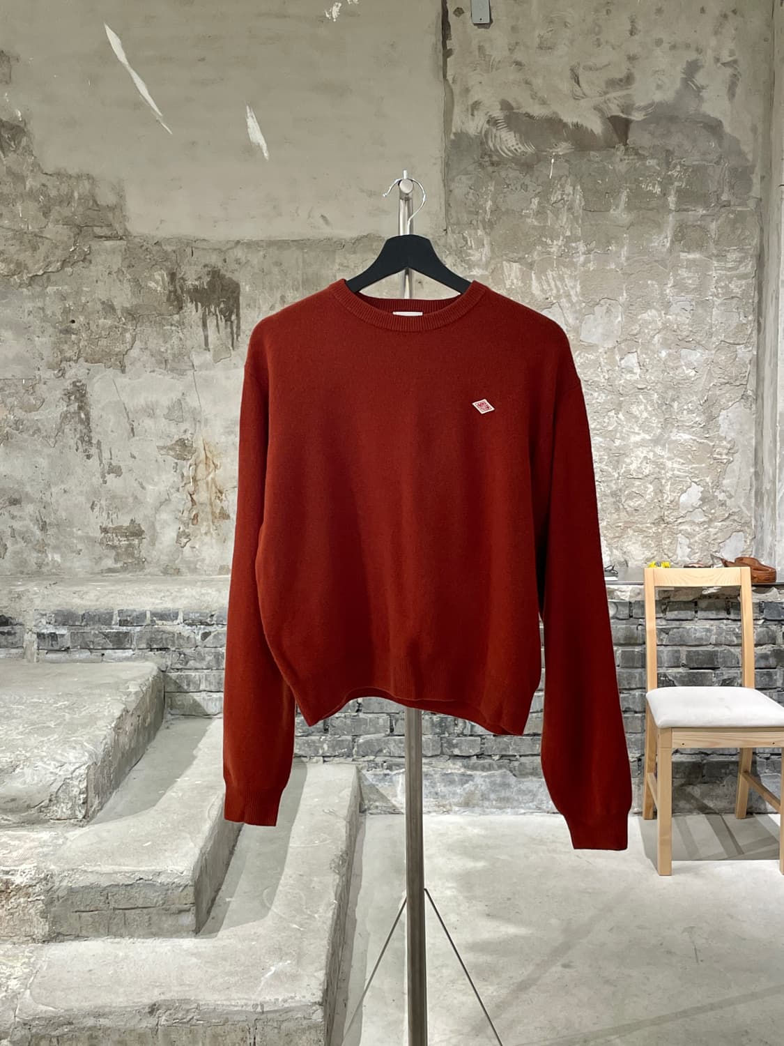 단톤 레디쉬 오렌지 로고 크루넥 니트 상품이미지1