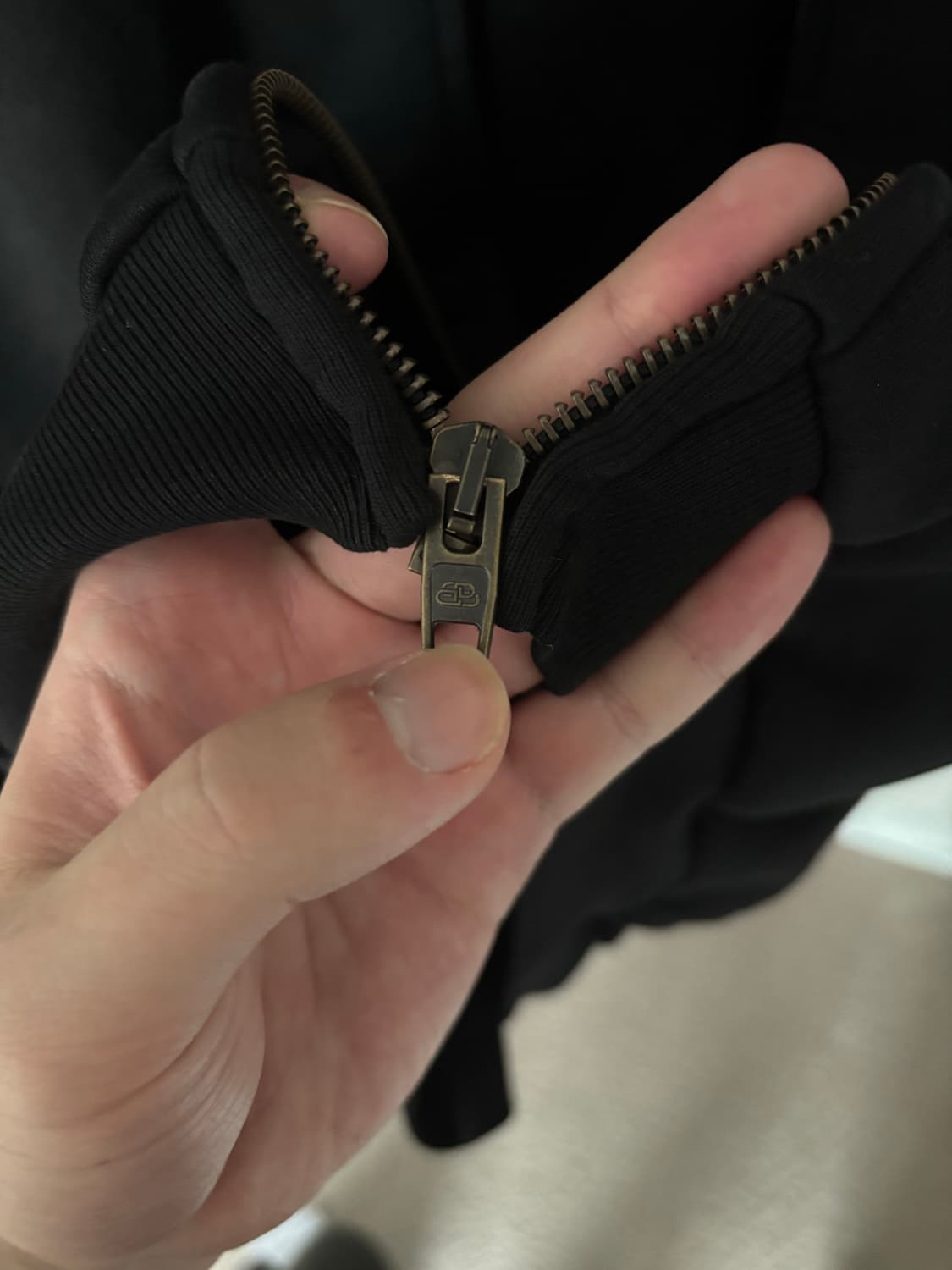 발렌시아가 탭 원아웃 후드집업 상품이미지7