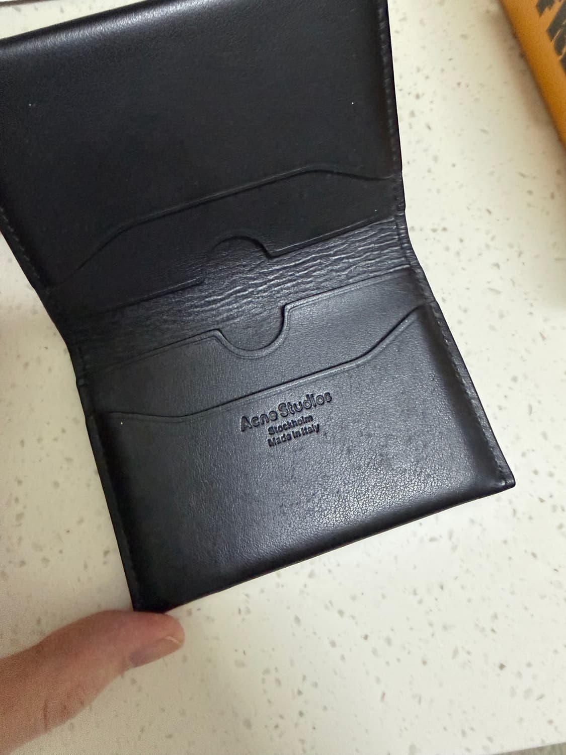 아크네스튜디오 바이폴드 카드홀더 블랙 상품이미지2