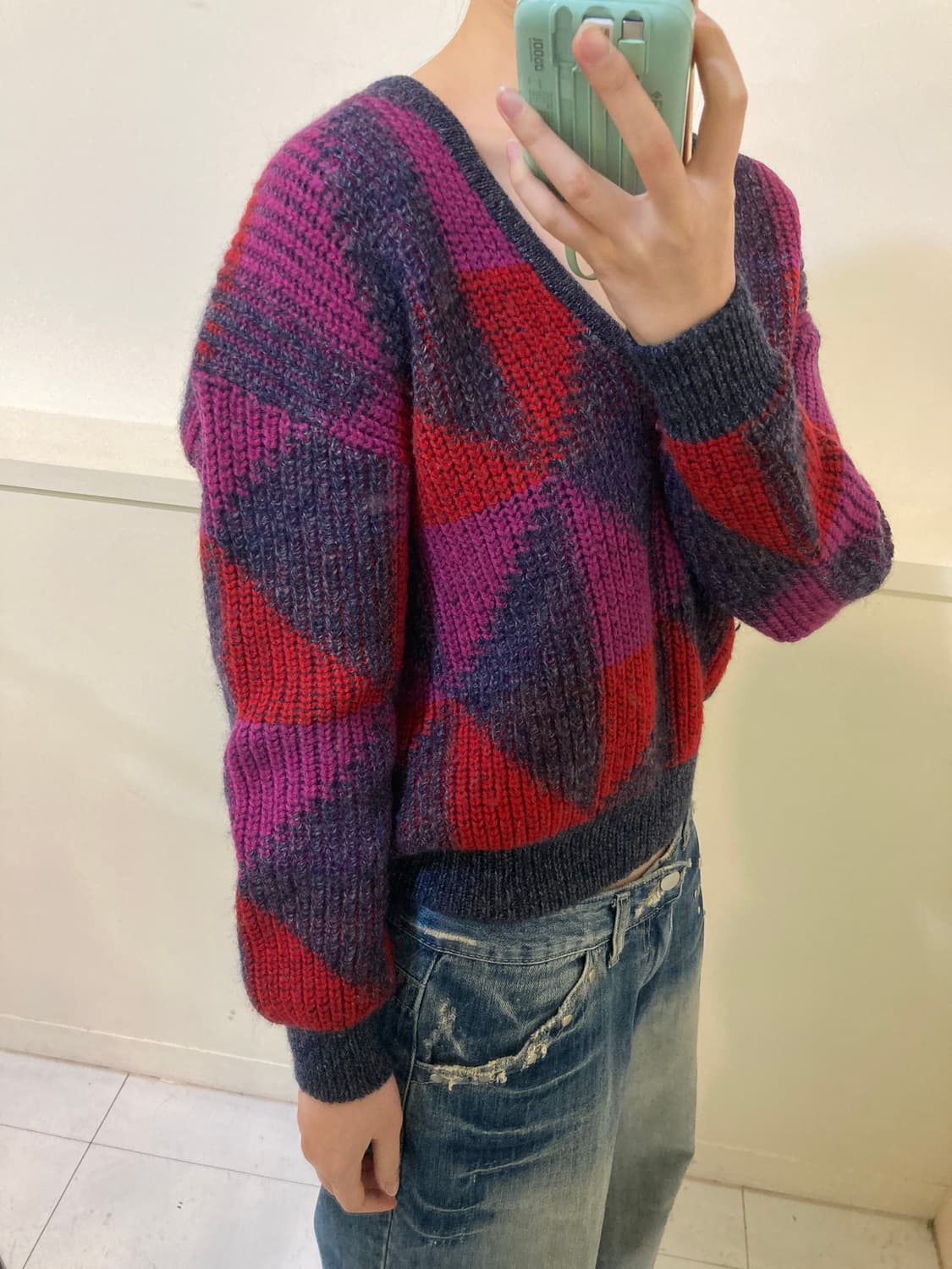 빈티지 그래픽 브이넥 크롭 니트 상품이미지9