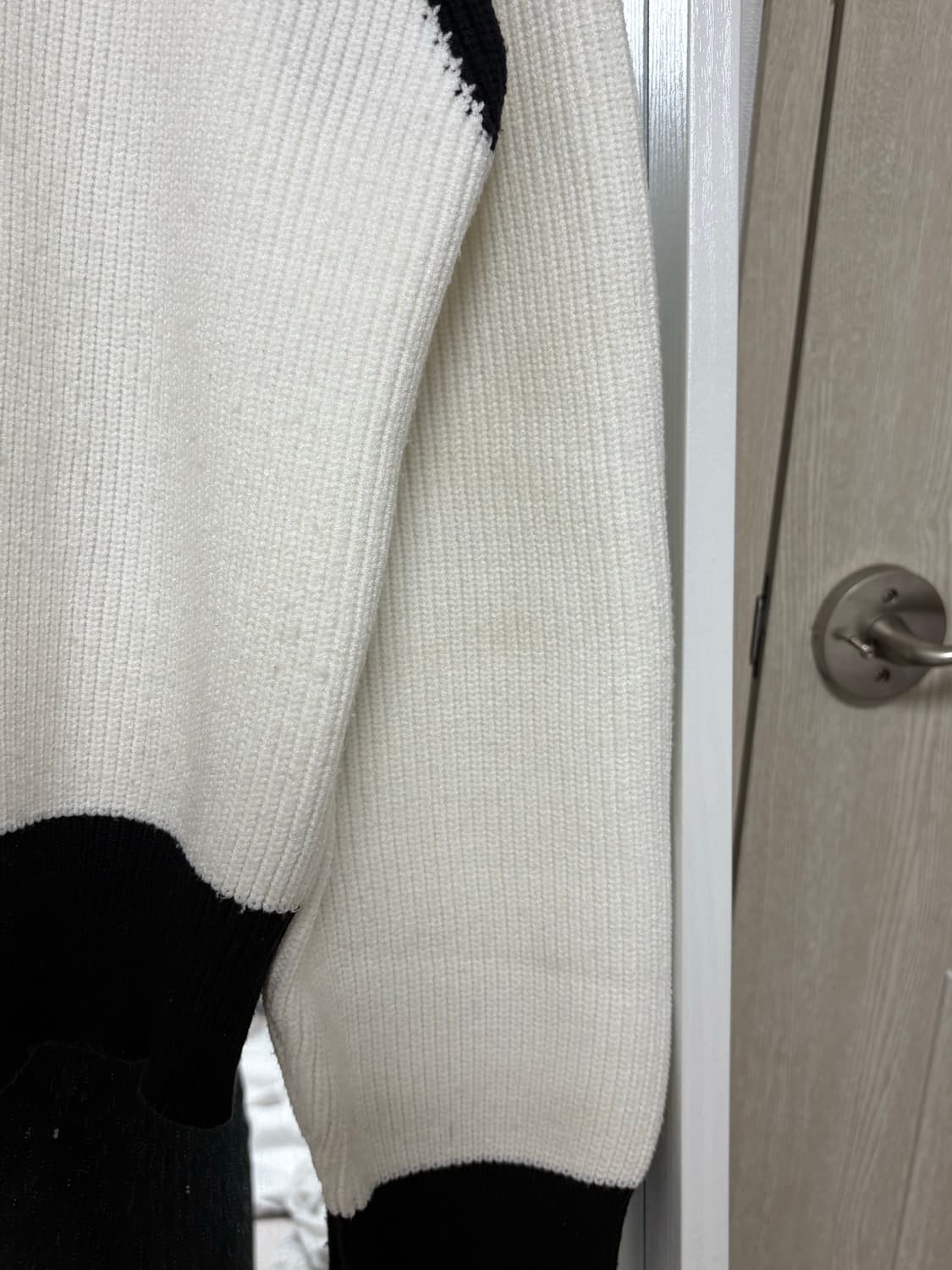 셀린느 트리오페 로고 자수 니트 집업 상품이미지2