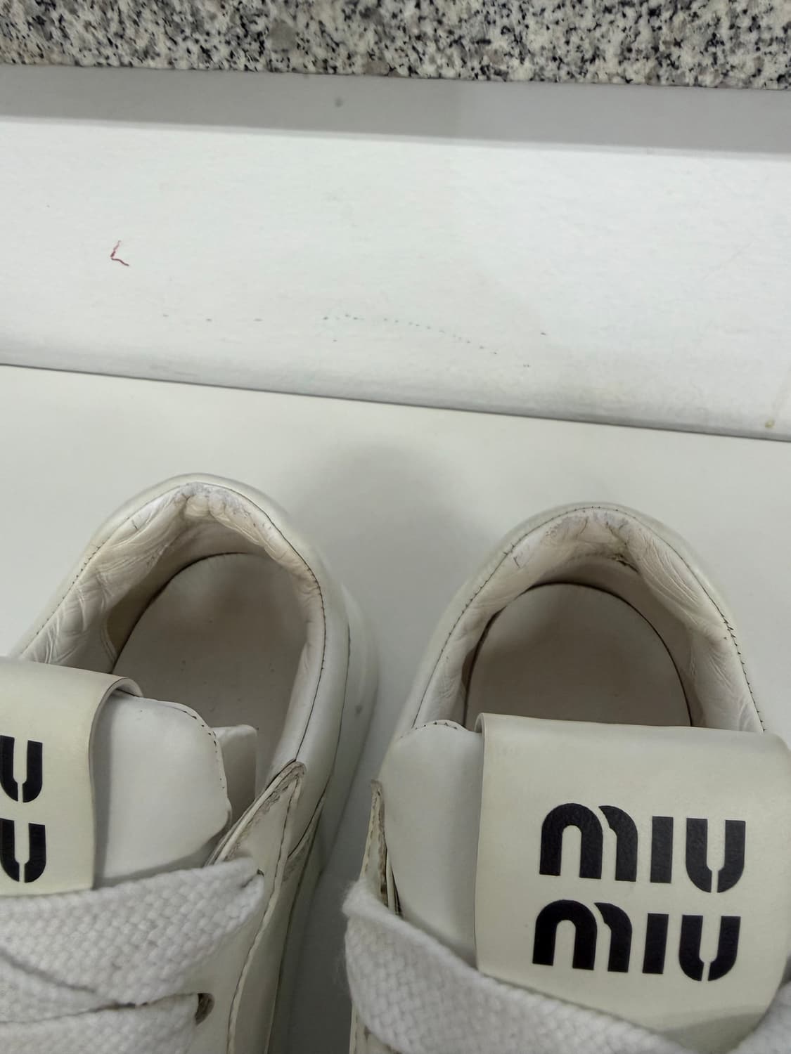 정품) 미우미우 로고 레더 스니커즈 37.5  상품이미지5