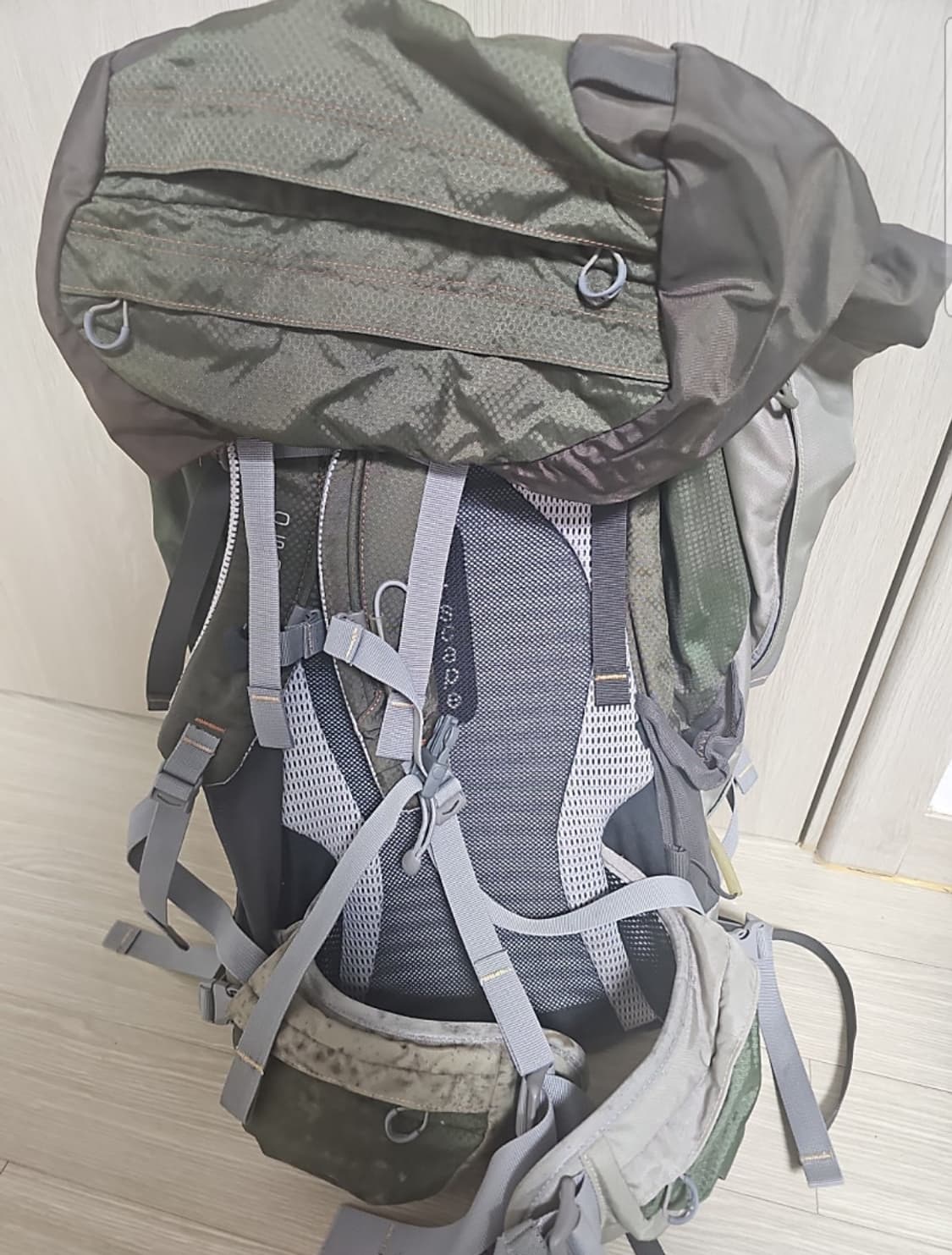 오스프리 정품 캐스트럴 58리터 등산배낭 팝니다  상품이미지2