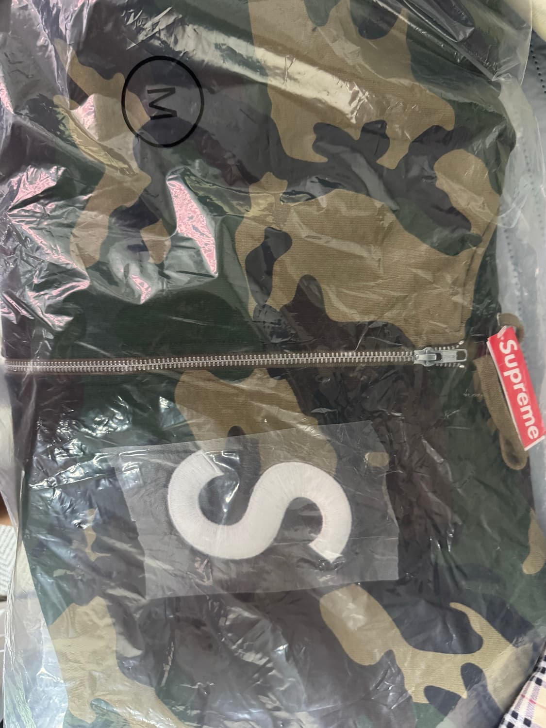 슈프림 S로고 후드집업 M 새상품 판매합니다. 상품이미지3