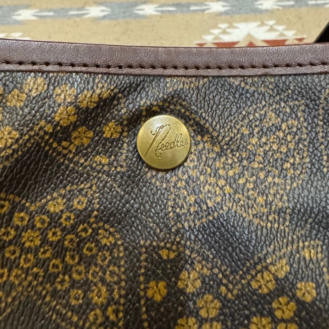 니들스 빠삐옹 PVC 토트백 브라운 상품이미지2