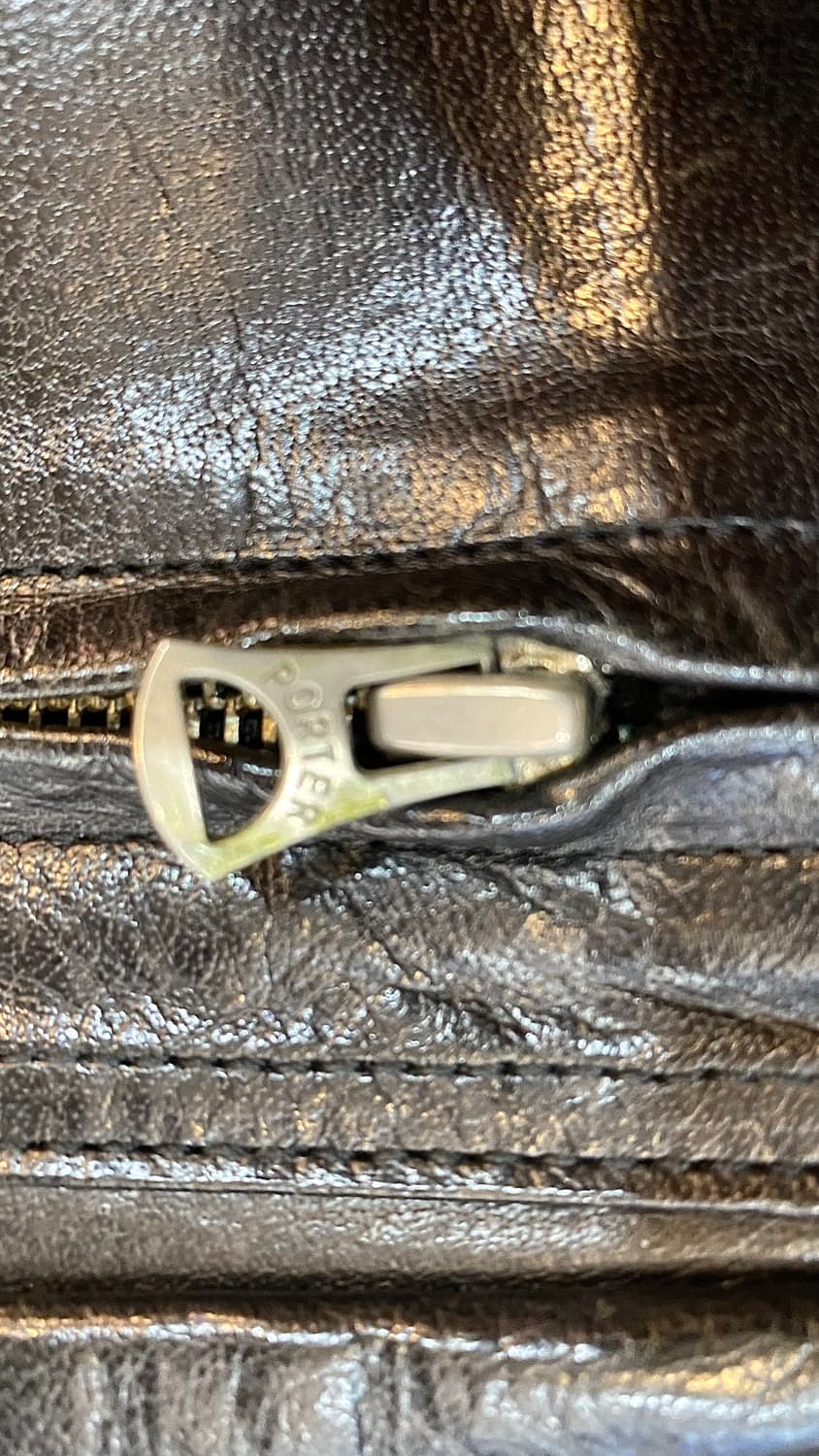 PORTER(포터) SQUARE(스퀘어) 모델의 블랙 가죽 숄더백 상품이미지3